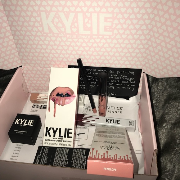 Kylie Jenner “PENELOPE” Lip Kit - Picture 2 of 4