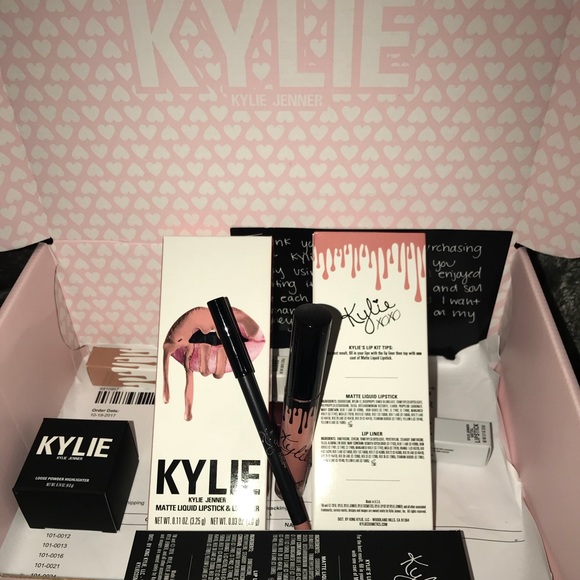 Kylie Jenner “PENELOPE” Lip Kit - Picture 4 of 4