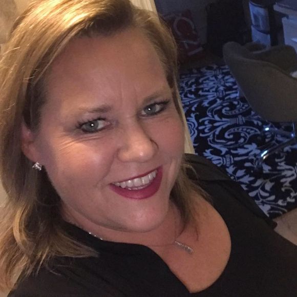 Meet your Posher, Stephanie - Picture 1 of 1