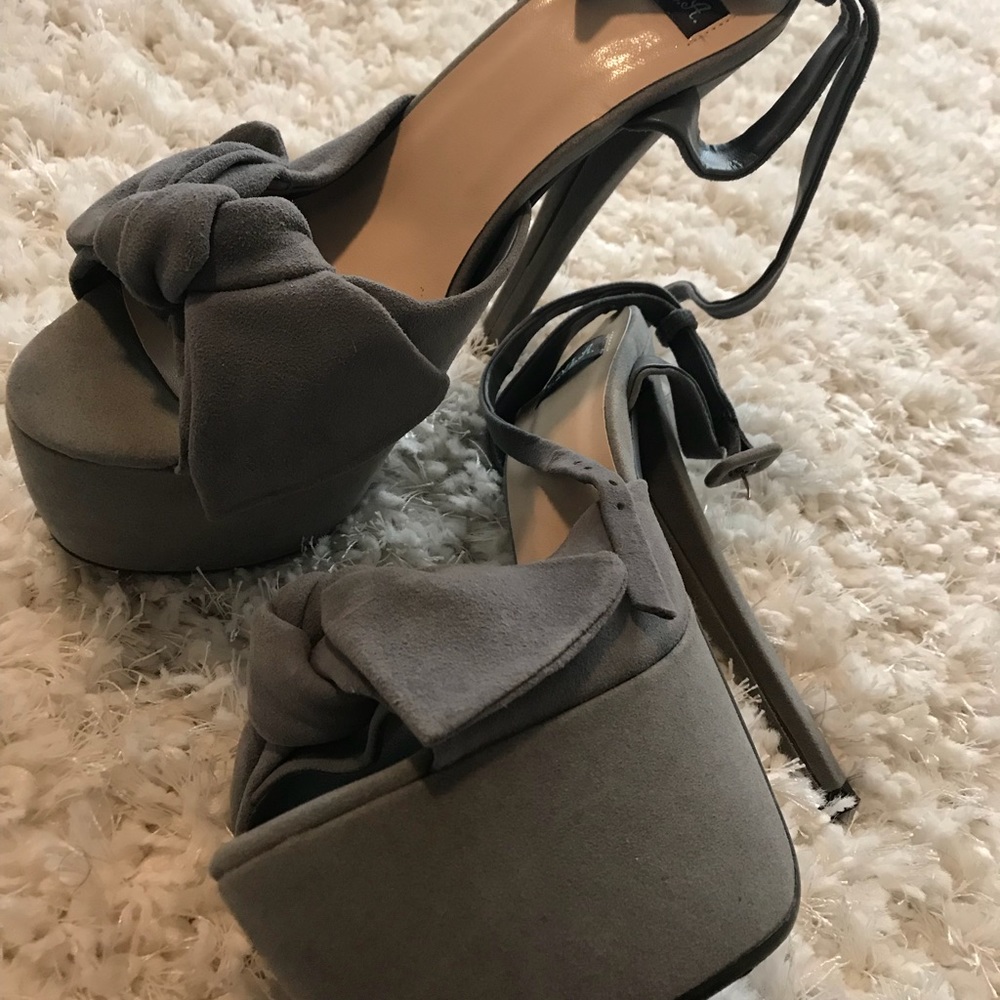 Giuseppe “lookalike” Bow Platform Sandal
