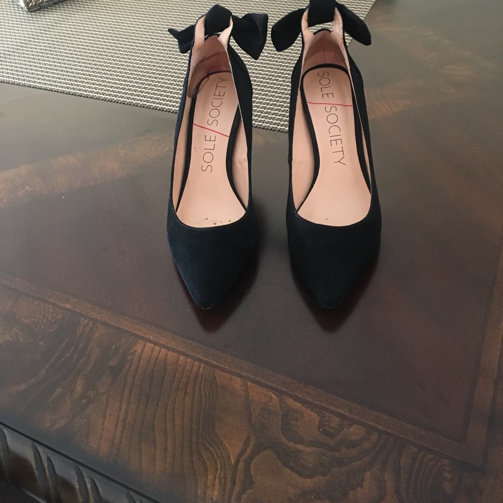 Sole Society Gorgeous Black Suede Shoes