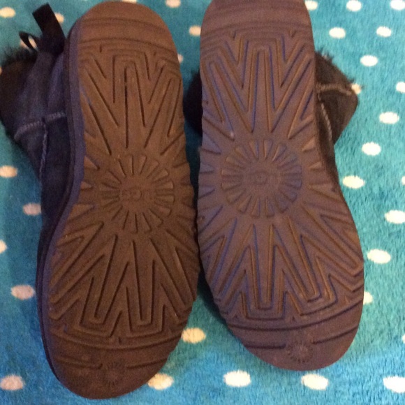 ❌SOLD ❌ 🎀Like New- Black Uggs Bailey Bow Boots🎀 - Picture 4 of 4