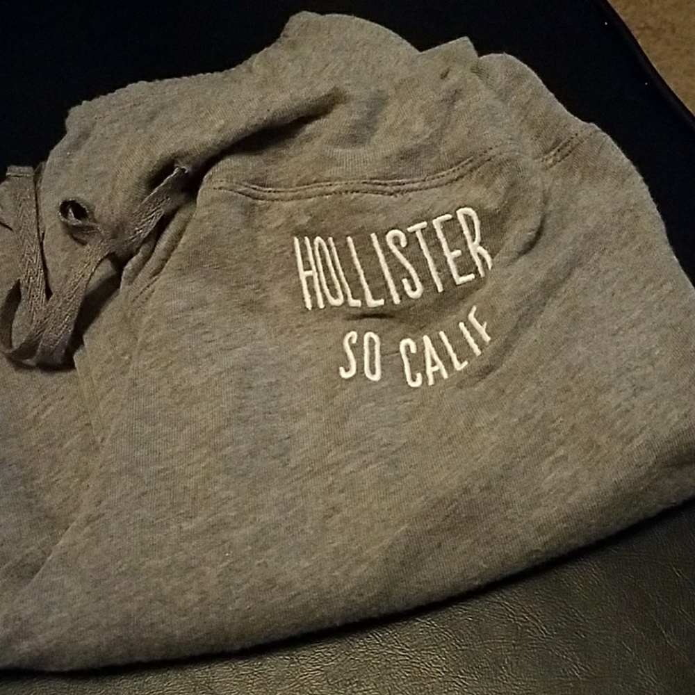 Gray hollister