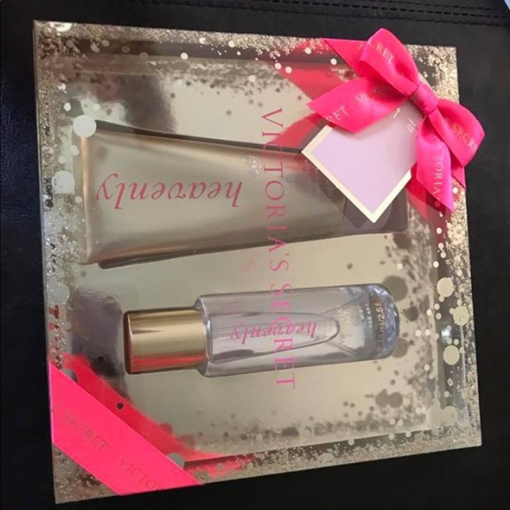 Victoria's Secret Heavenly scent gift set.