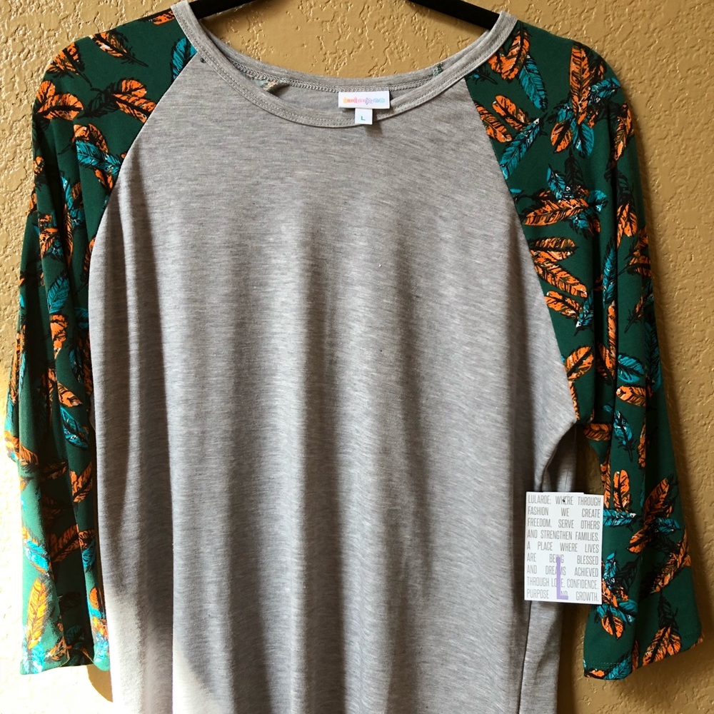 NWT Lularoe Randy Tee. Size Large.