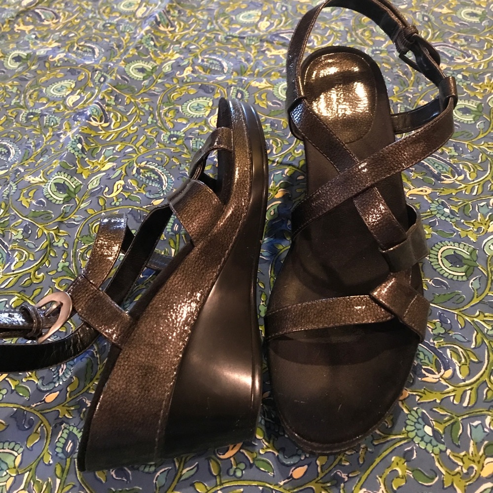 Nice aerosoles black patent sandals