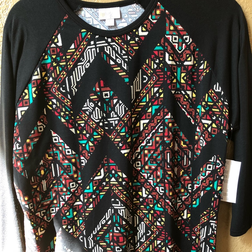 NWT Lularoe Randy Tee. Size Large.