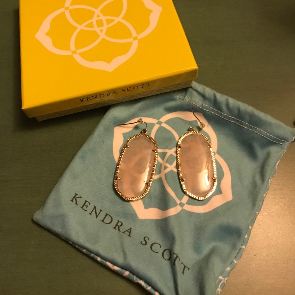 Kendra Scott Danielle light pink earrings