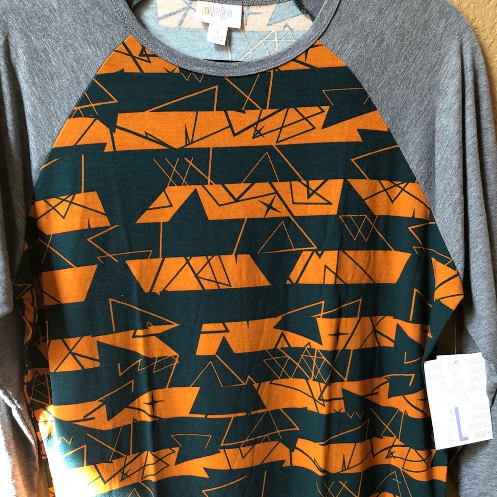 NWT LULAROE Randy Tee. Size Large.