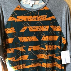 NWT LULAROE Randy Tee. Size Large.