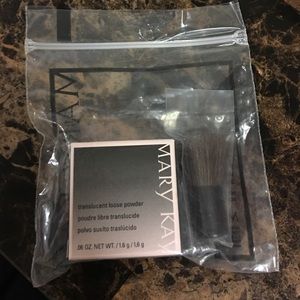 Mary Kay Translucent Loose Powder with brush