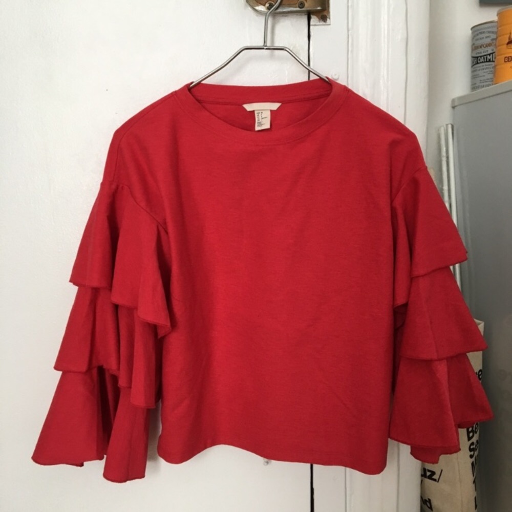 H&M ruffled sleeves top