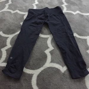 Lululemon Size 8 Navy Blue Crops EUC