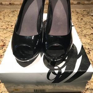 Women’s Nine West peep toe heels, size 7