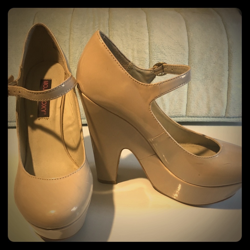 Mary Jane like Heels with adjustable straps.