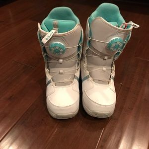 Burton snow boarding boots girls size 7