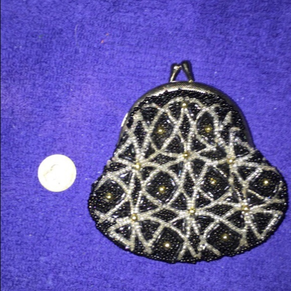 🔥FINAL SALE🔥 *Vintage* Hand beaded coin purse