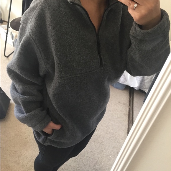 • Half Zip Pullover • - Picture 2 of 6