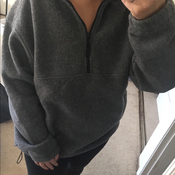 • Half Zip Pullover • - Picture 3 of 6