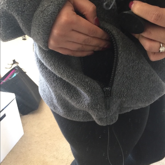 • Half Zip Pullover • - Picture 5 of 6