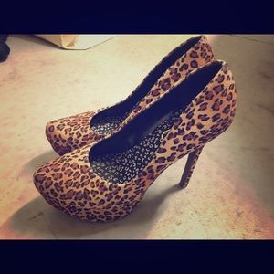 Jessica Simpson Cheetah bumps