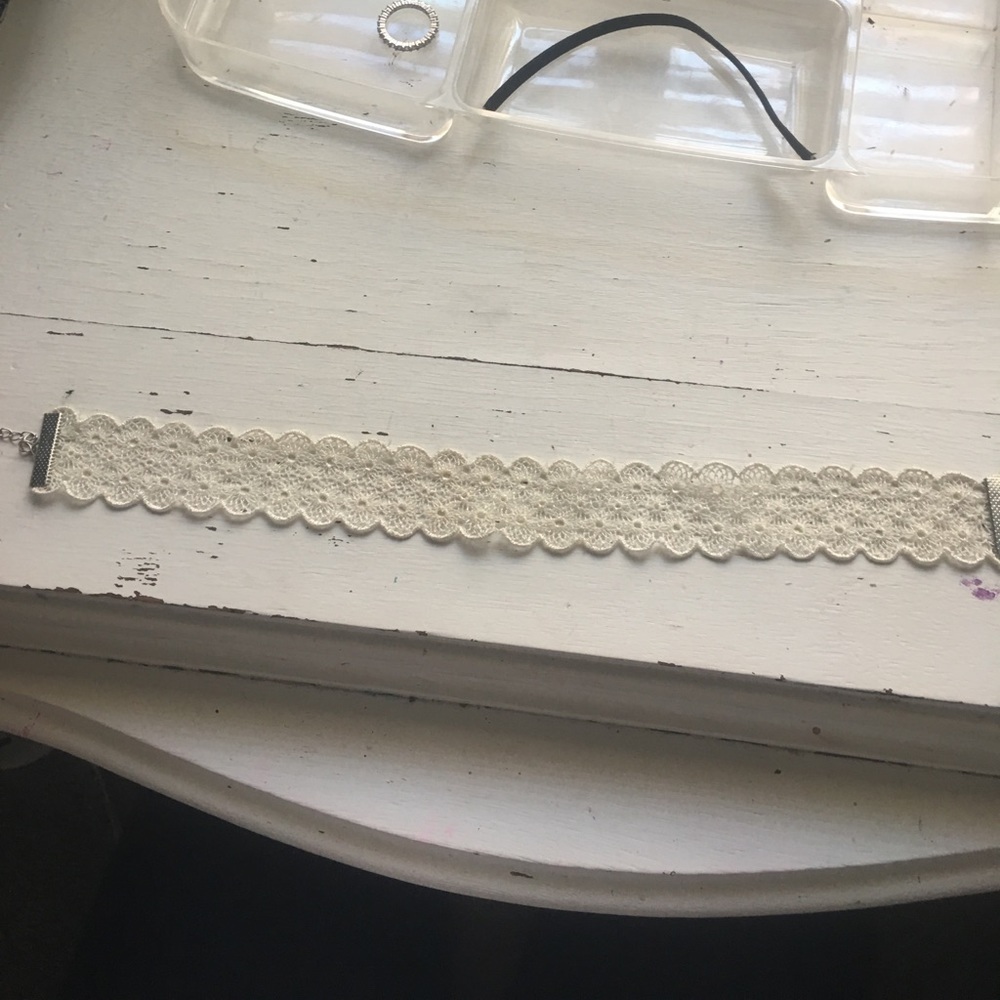 white choker