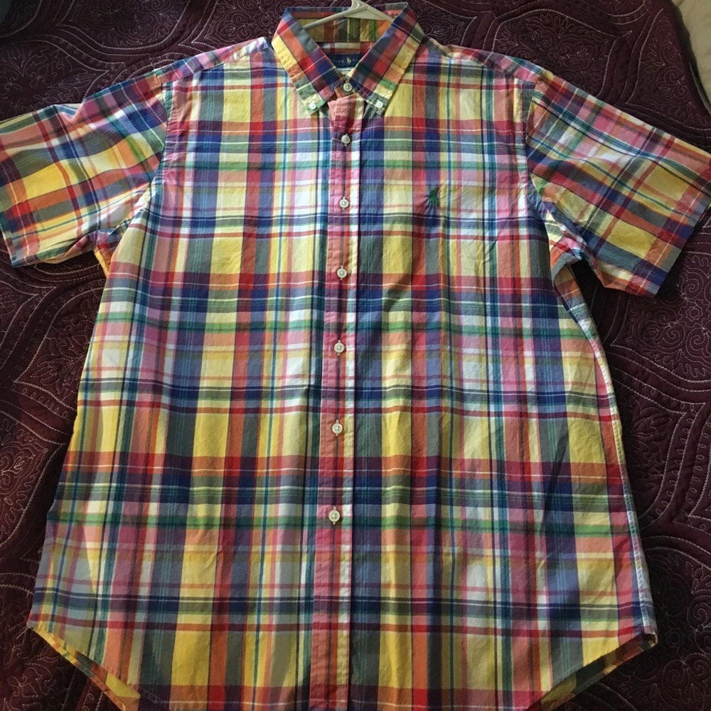 Short sleeve button up