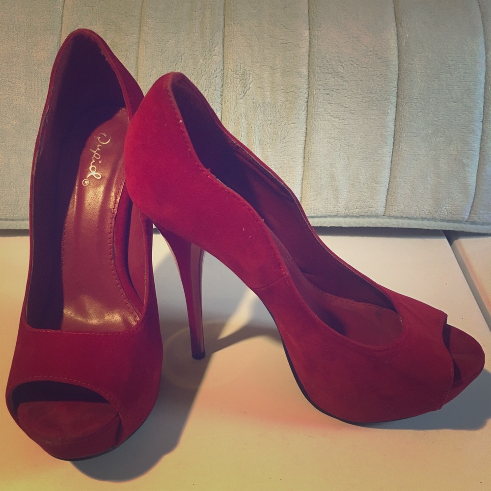 Red High Heels 👠 👠👠👠