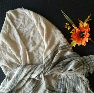  NWT Beautiful Women's Shawl 