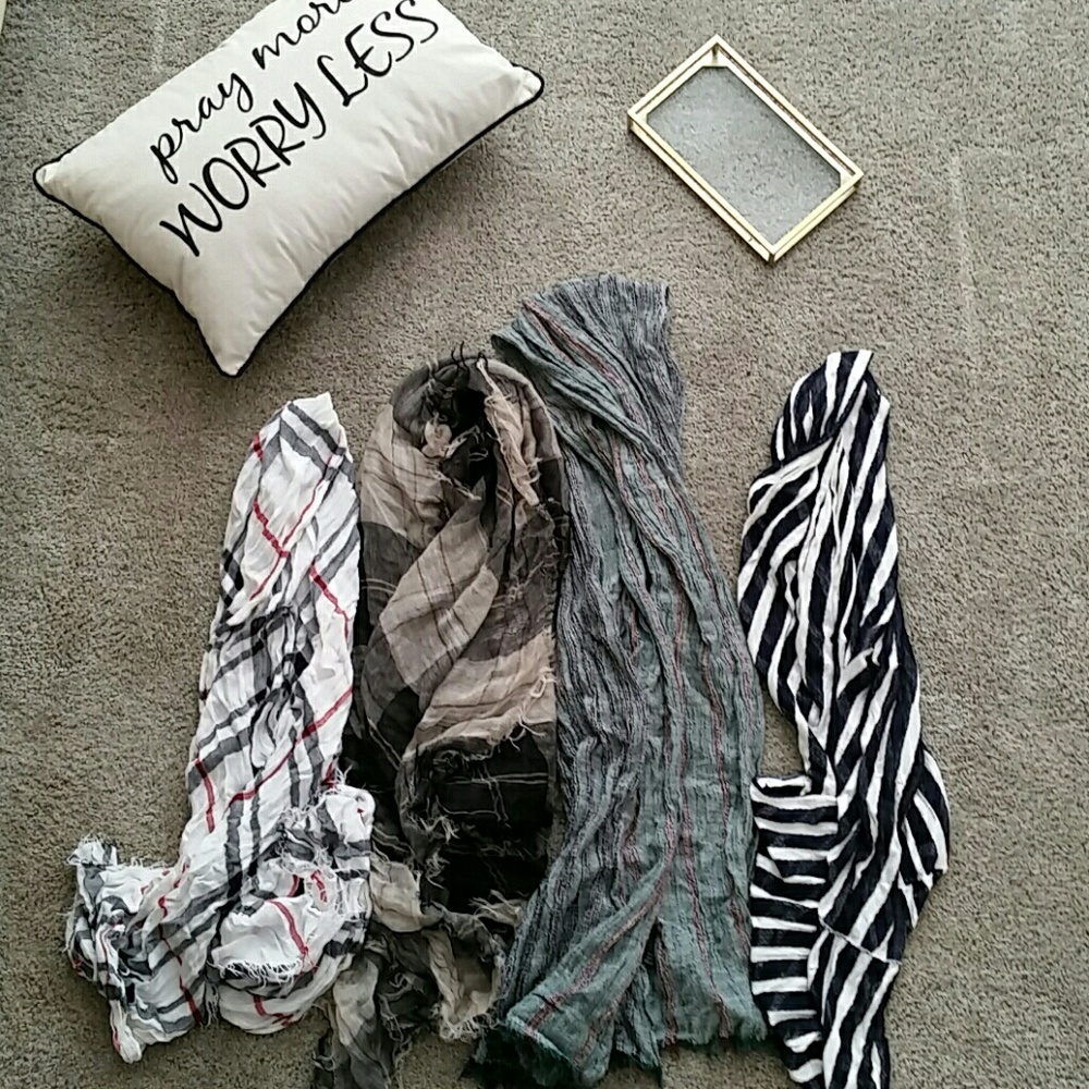 Super cute bundle of scarves!