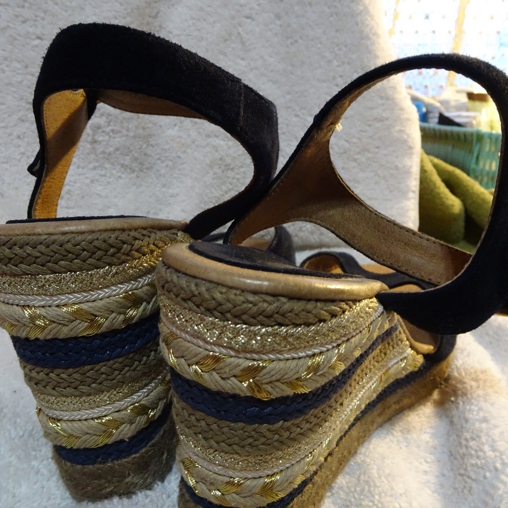 shoes - Picture 3 of 4