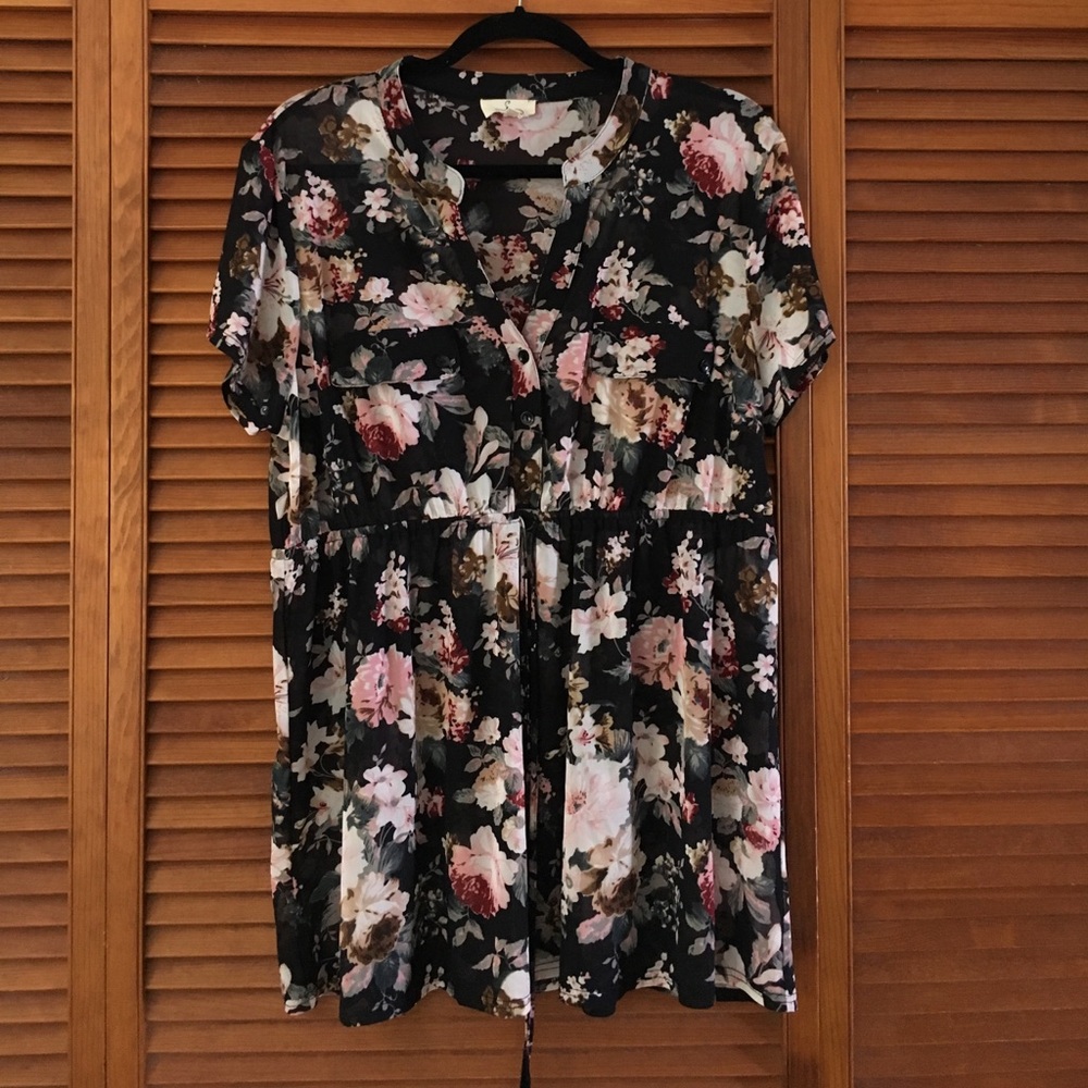 Beautiful sheer black floral 2X