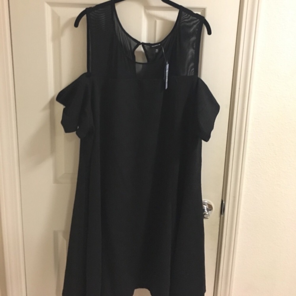 BNWT Torrid Cold Shoulder Textured Dress