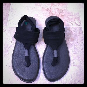 Sanuk yoga mat sandals black