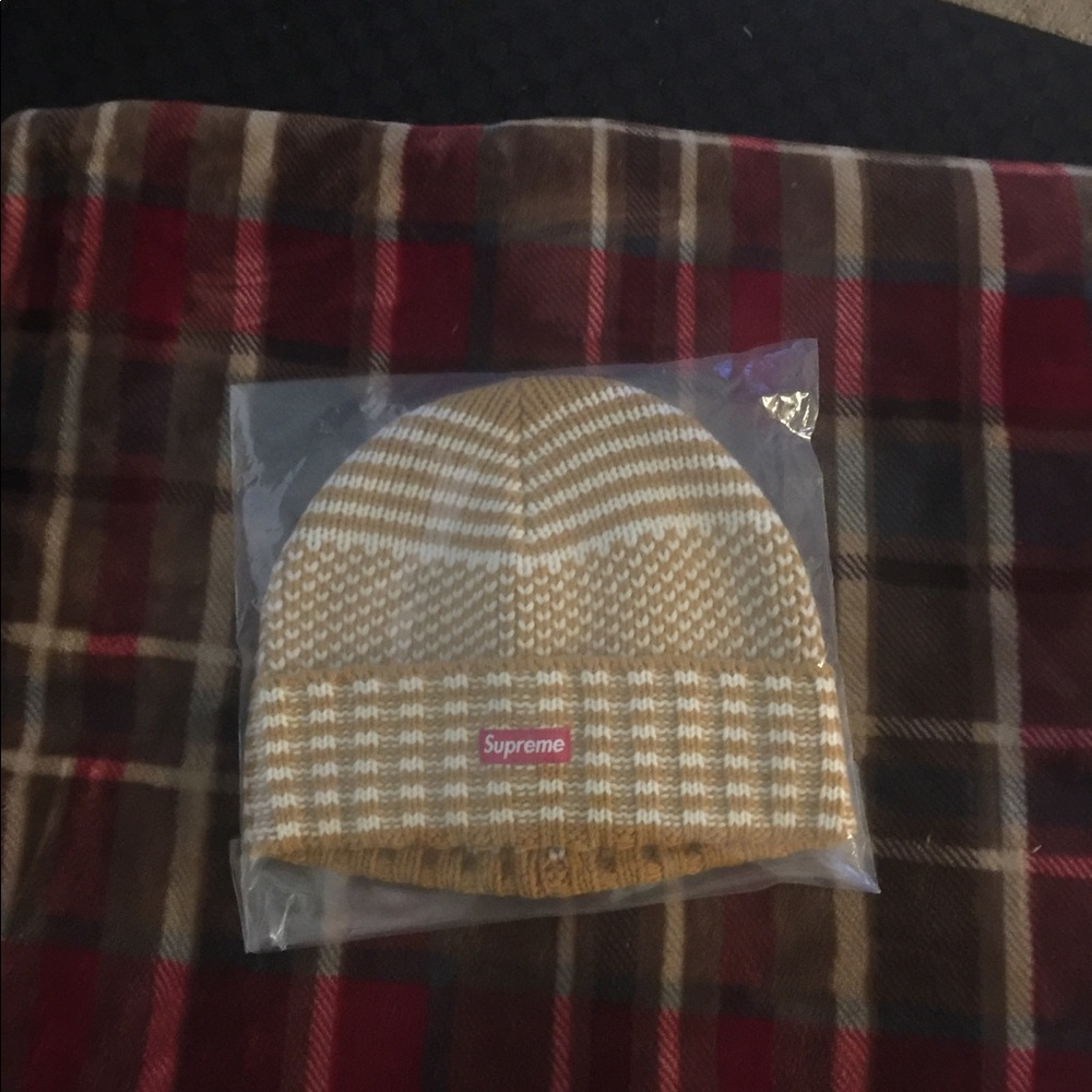 Fw 17 supreme gold wool jacquard beanie dswt