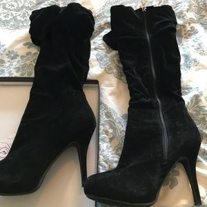 Velvet high heeled boots