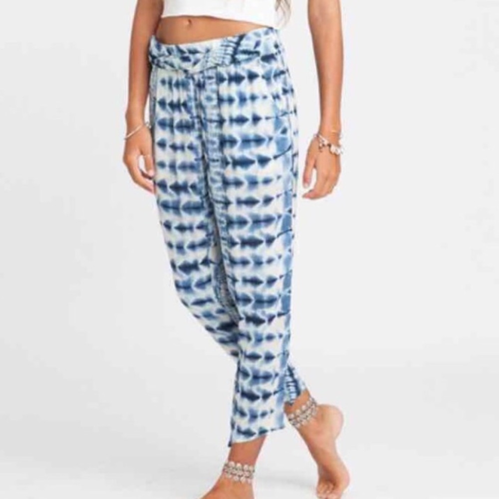 Billabong “turn away” pants