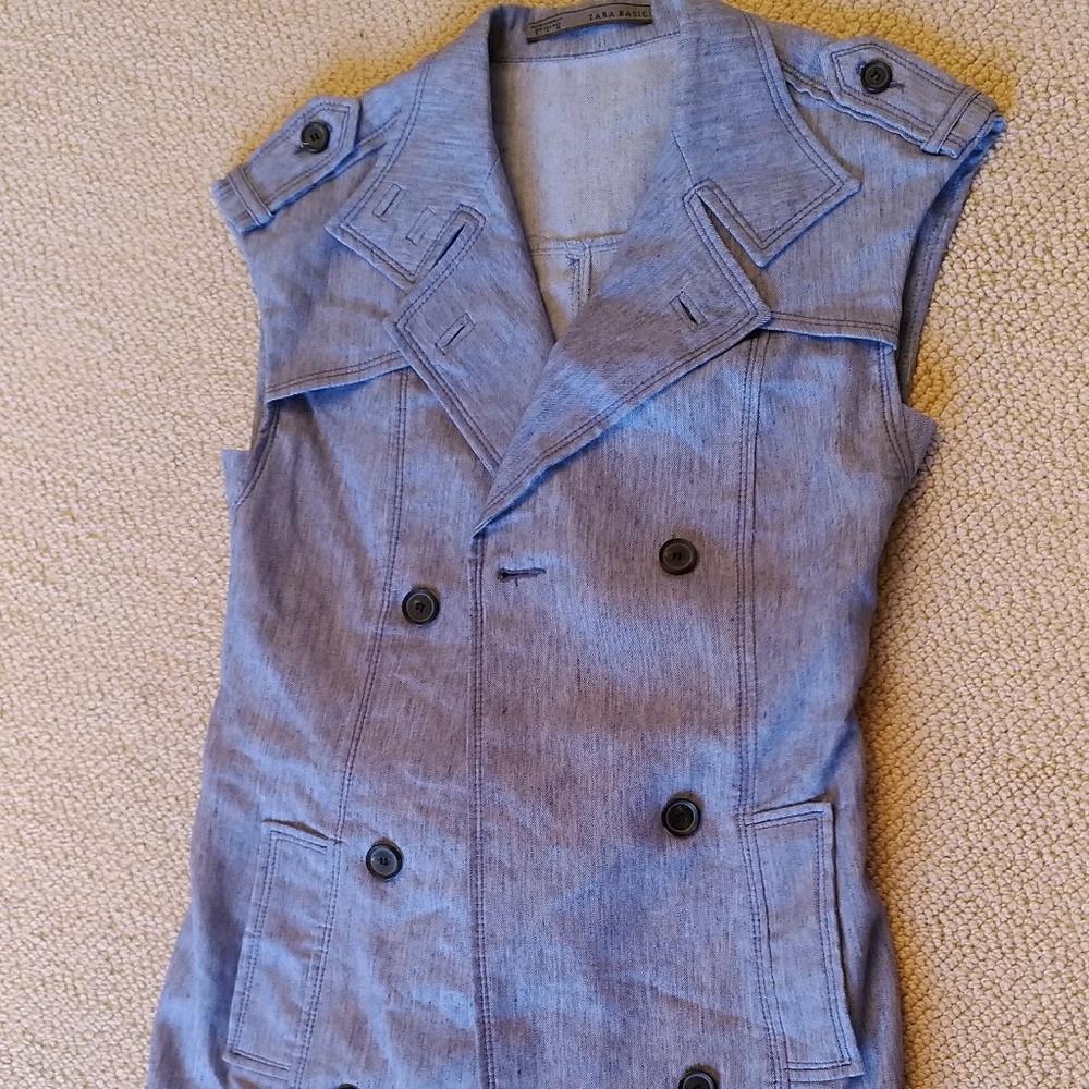 Trench looking bleu vest