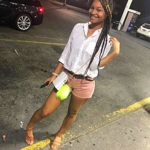 Meet your Posher, Desierra