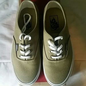 Women’s 7 olive green vans