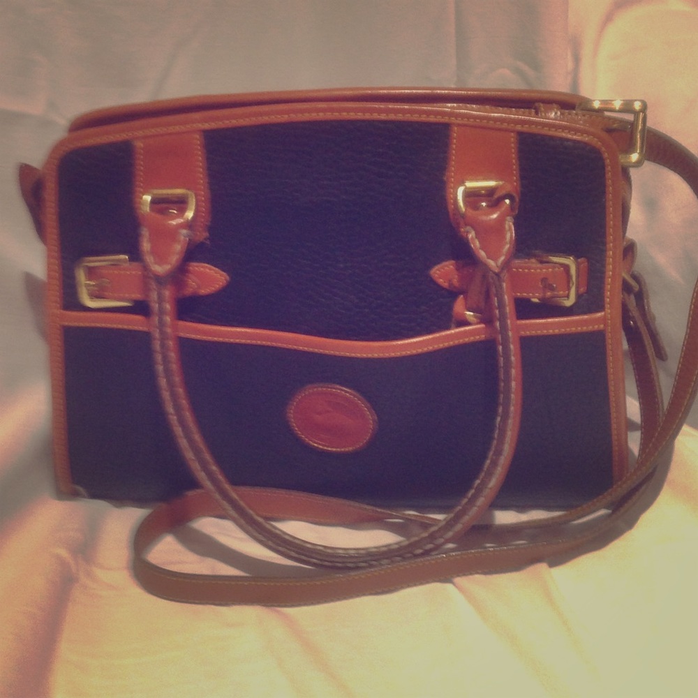 Dooney & Bourke hand bag