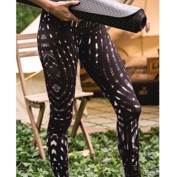 lululemon athletica Pants - NWOT Lululemon Leggings Black and White Pattern
