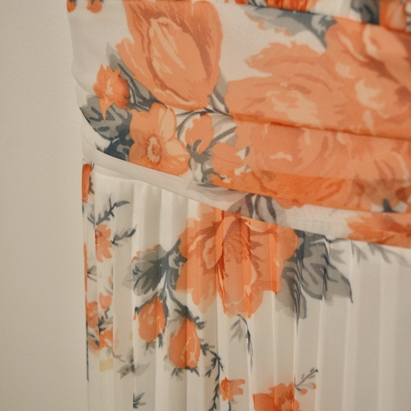 Pleated Orange/White Floral Dress - Picture 3 of 4