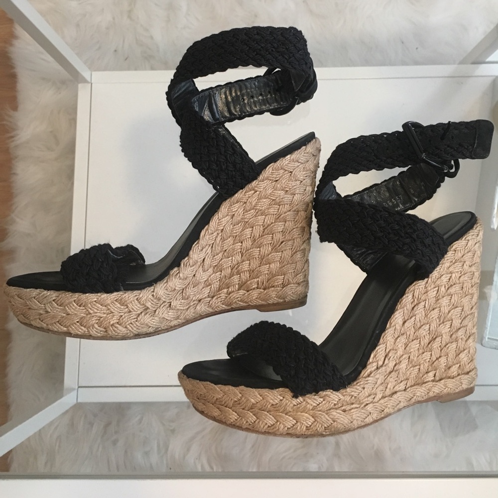 Stuart Weitzman 💥Sold!💥