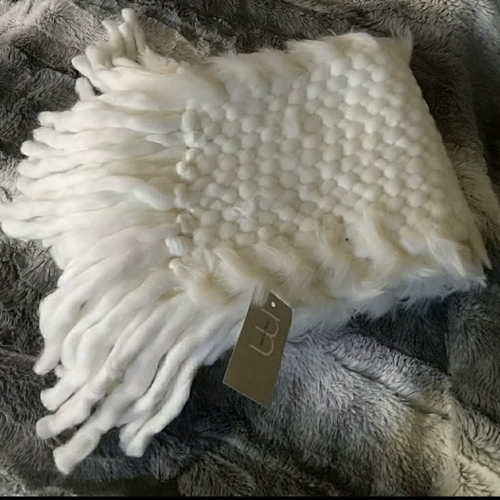 Soft woolen scarf white