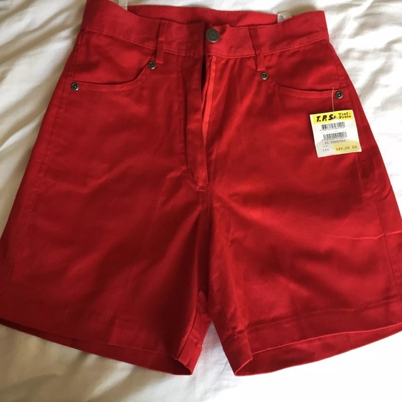 SOLD Red Vintage High Waisted Flattering Shorts - Picture 3 of 4