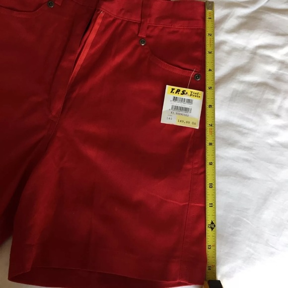 SOLD Red Vintage High Waisted Flattering Shorts - Picture 4 of 4