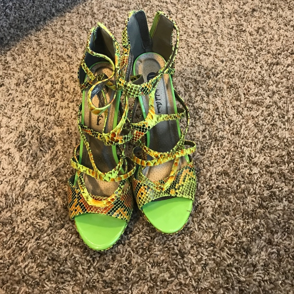Michael Antonio green snakeskin heels size 10