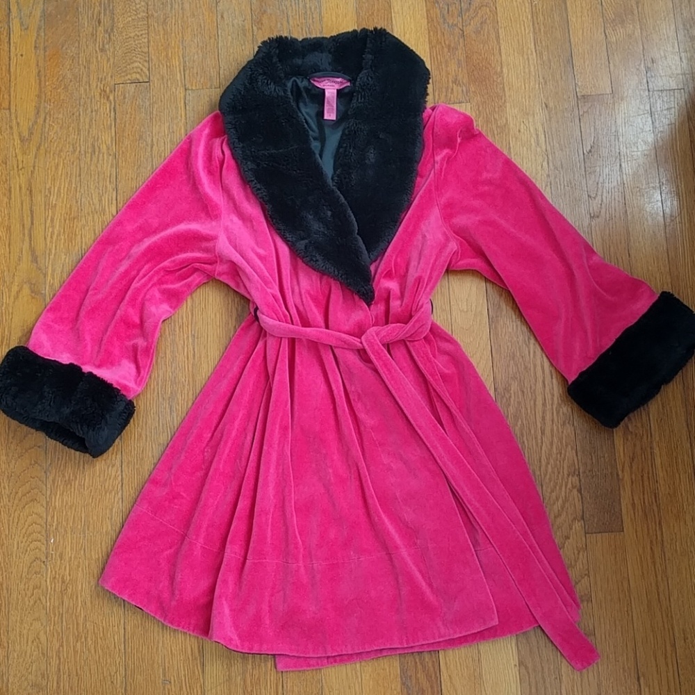 Betsy Johnson short robe