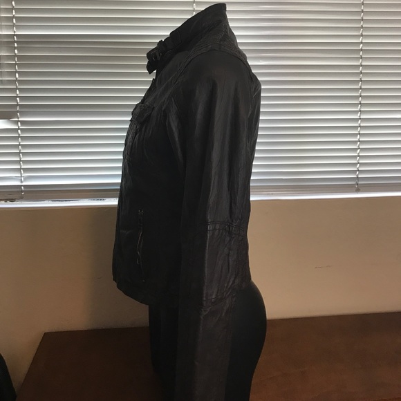 Leather jacket - Picture 2 of 5